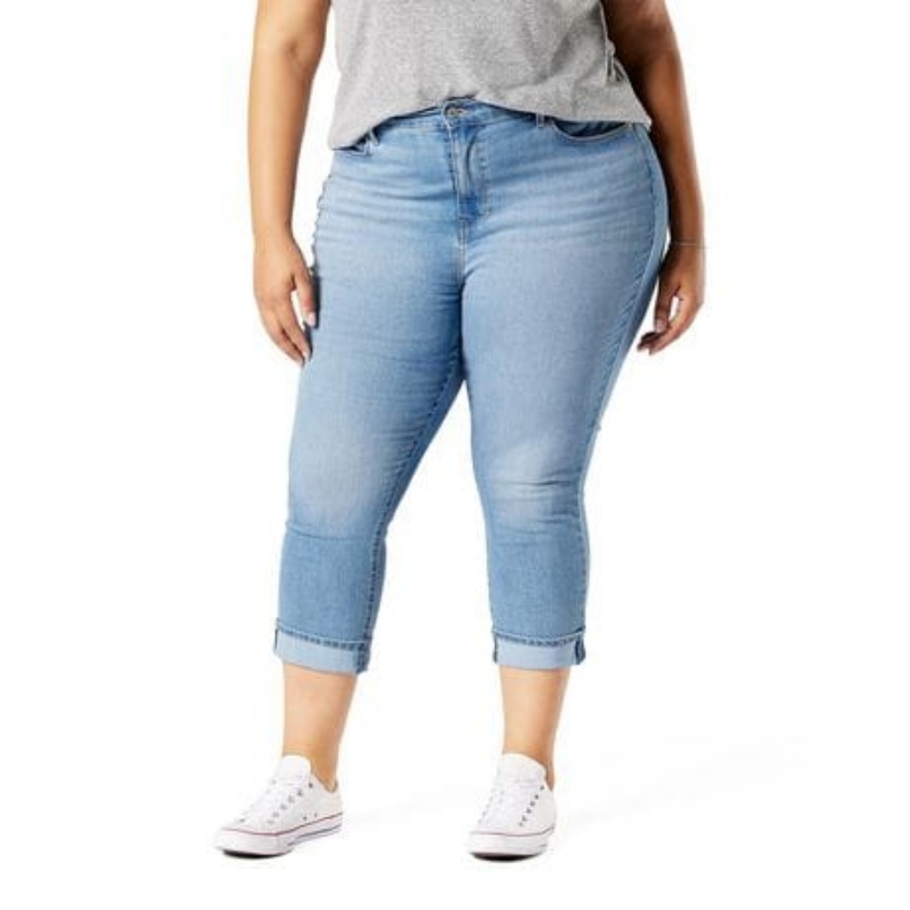 Brand new Levi's jeans capri size 24 W